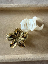 Load image into Gallery viewer, Floral Claw Clip Set
